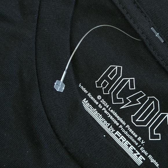 Freeze🥶⚡AC/DC⚡ "Back In Black"🖤 Graphic Tee👕 - NWOT - Picture 8 of 16
